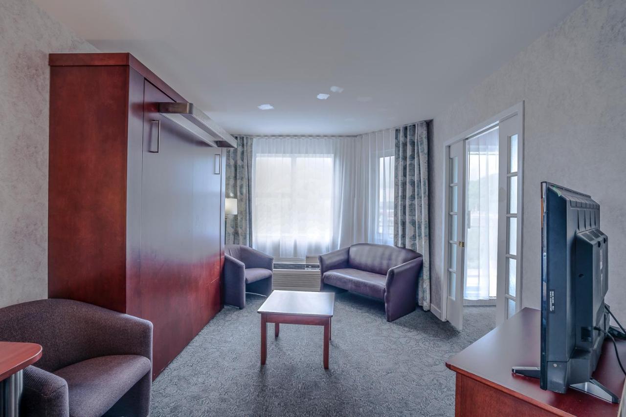 Quality Suites Sainte-Anne-de-Beaupré Exterior photo