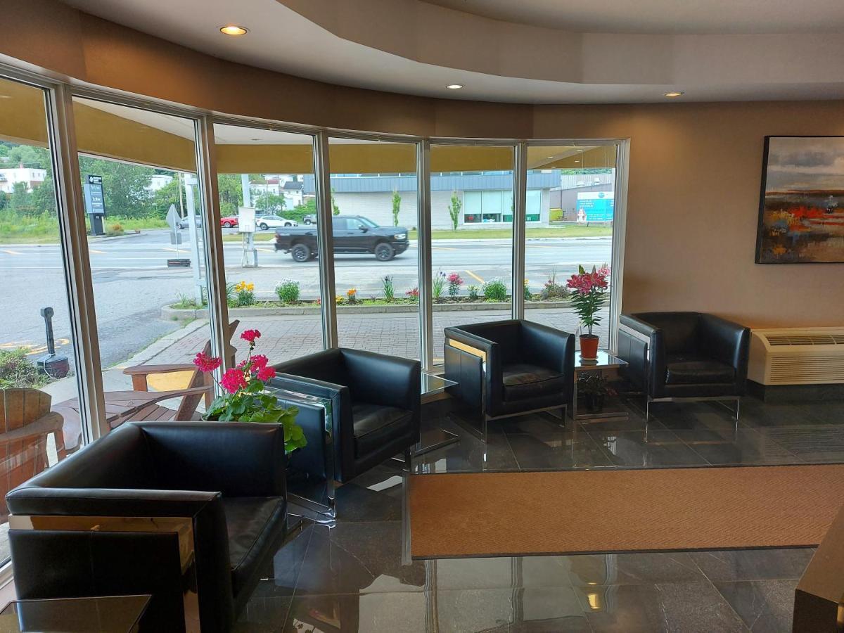 Quality Suites Sainte-Anne-de-Beaupré Exterior photo