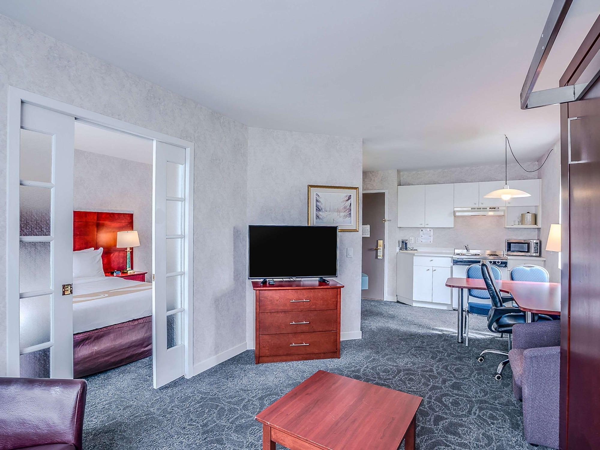 Quality Suites Sainte-Anne-de-Beaupré Exterior photo