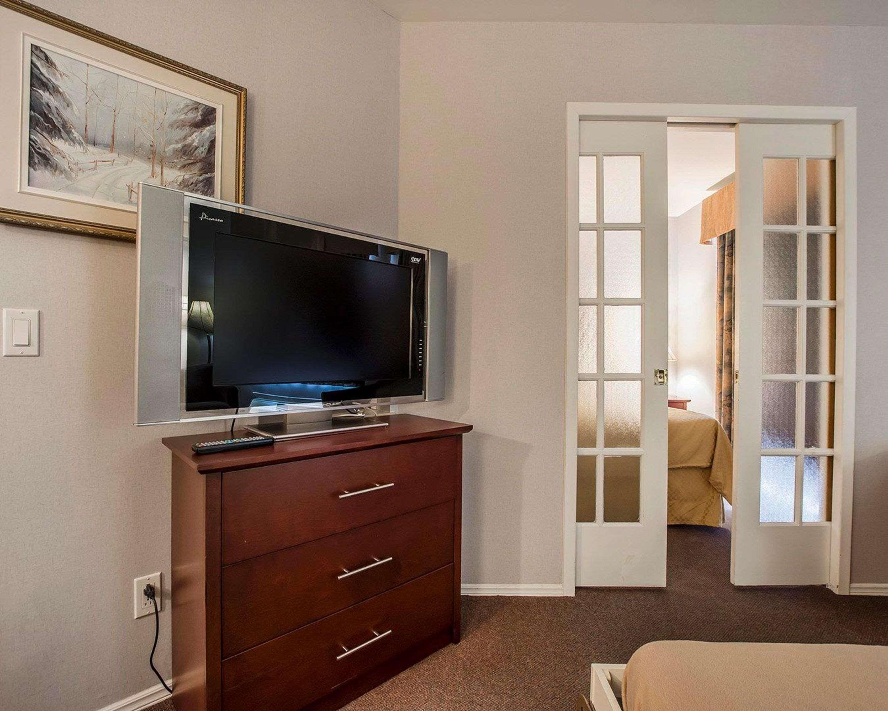 Quality Suites Sainte-Anne-de-Beaupré Exterior photo