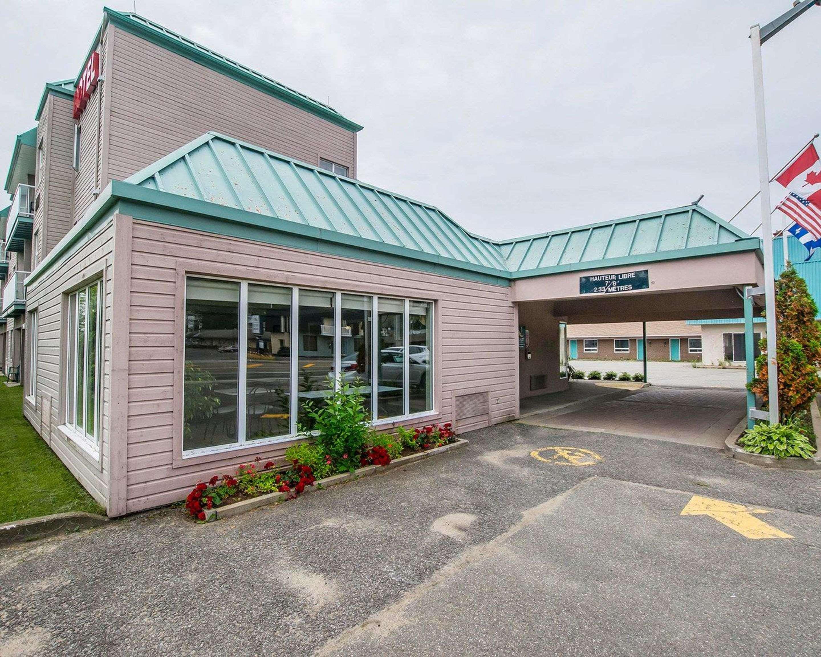 Quality Suites Sainte-Anne-de-Beaupré Exterior photo