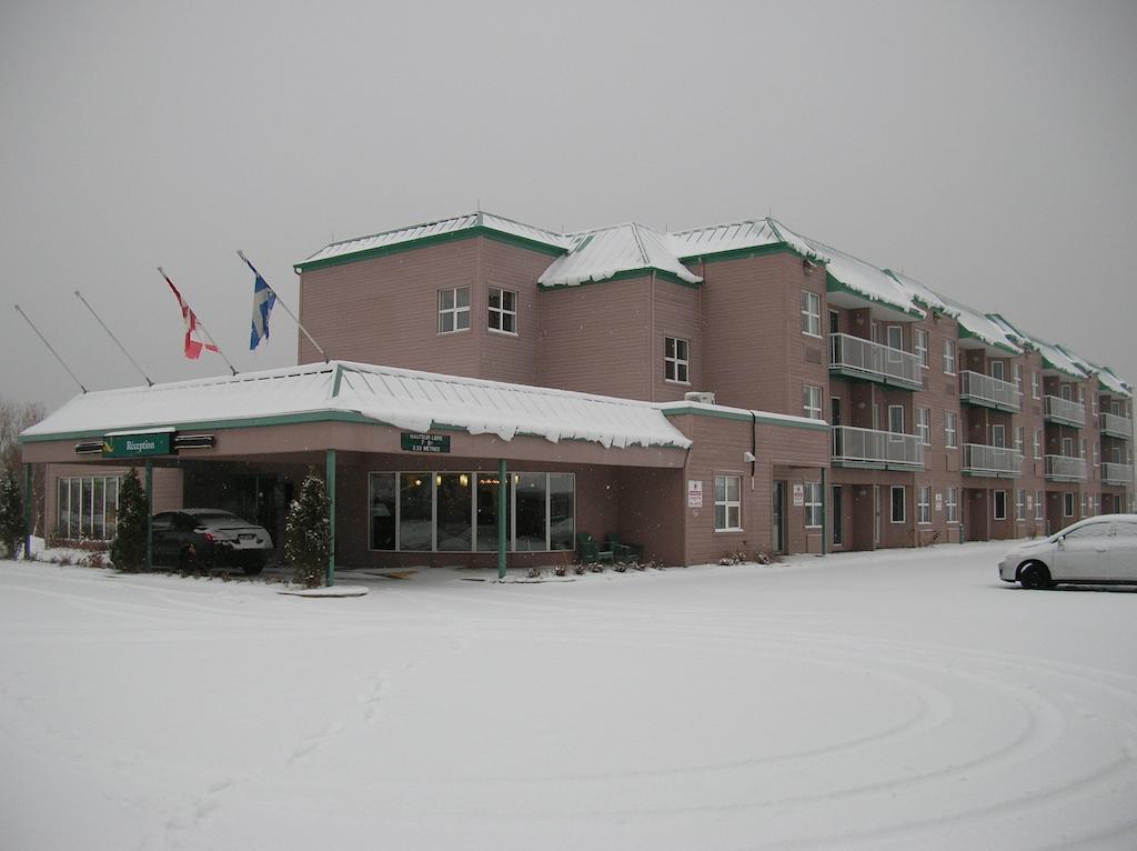 Quality Suites Sainte-Anne-de-Beaupré Exterior photo