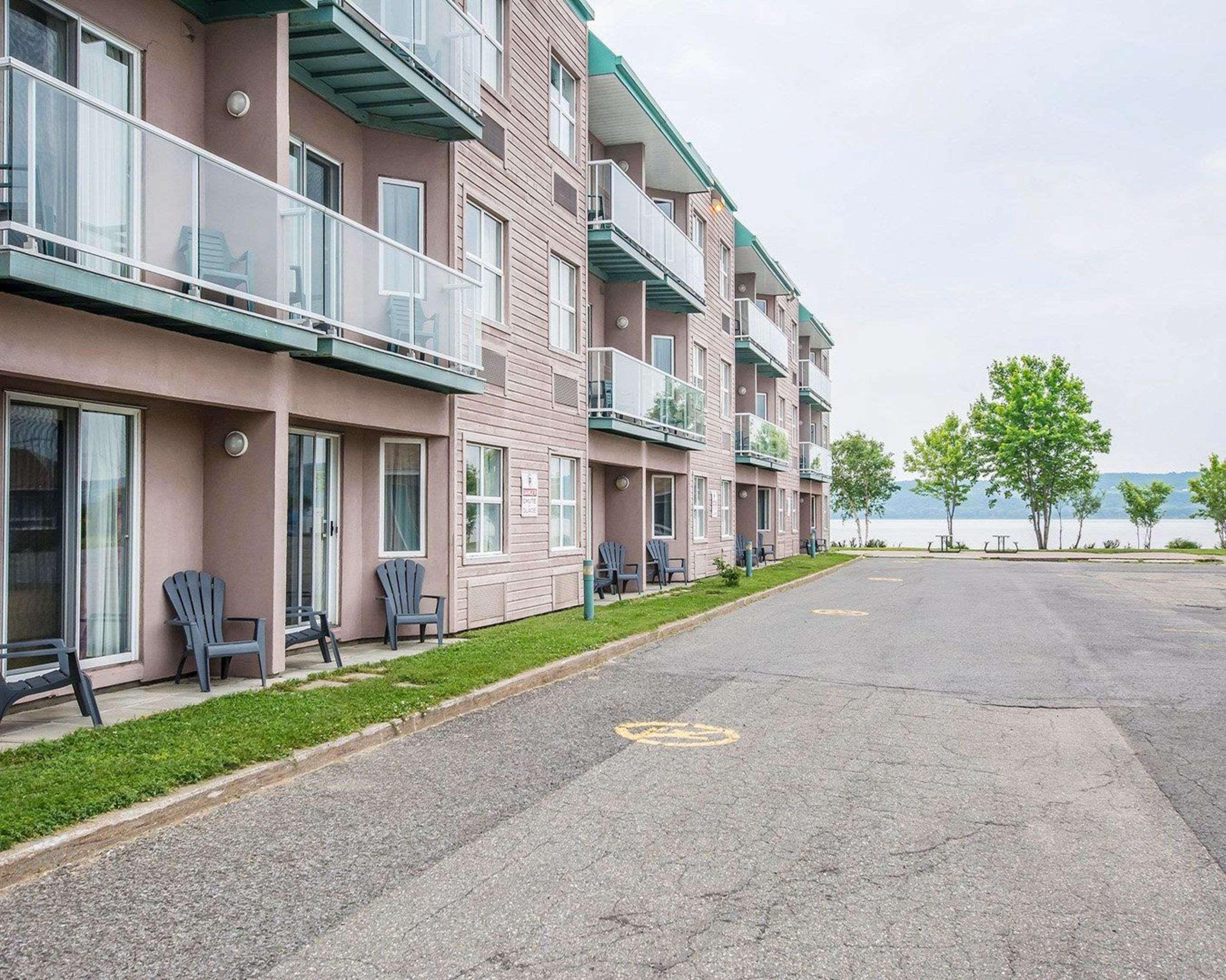 Quality Suites Sainte-Anne-de-Beaupré Exterior photo