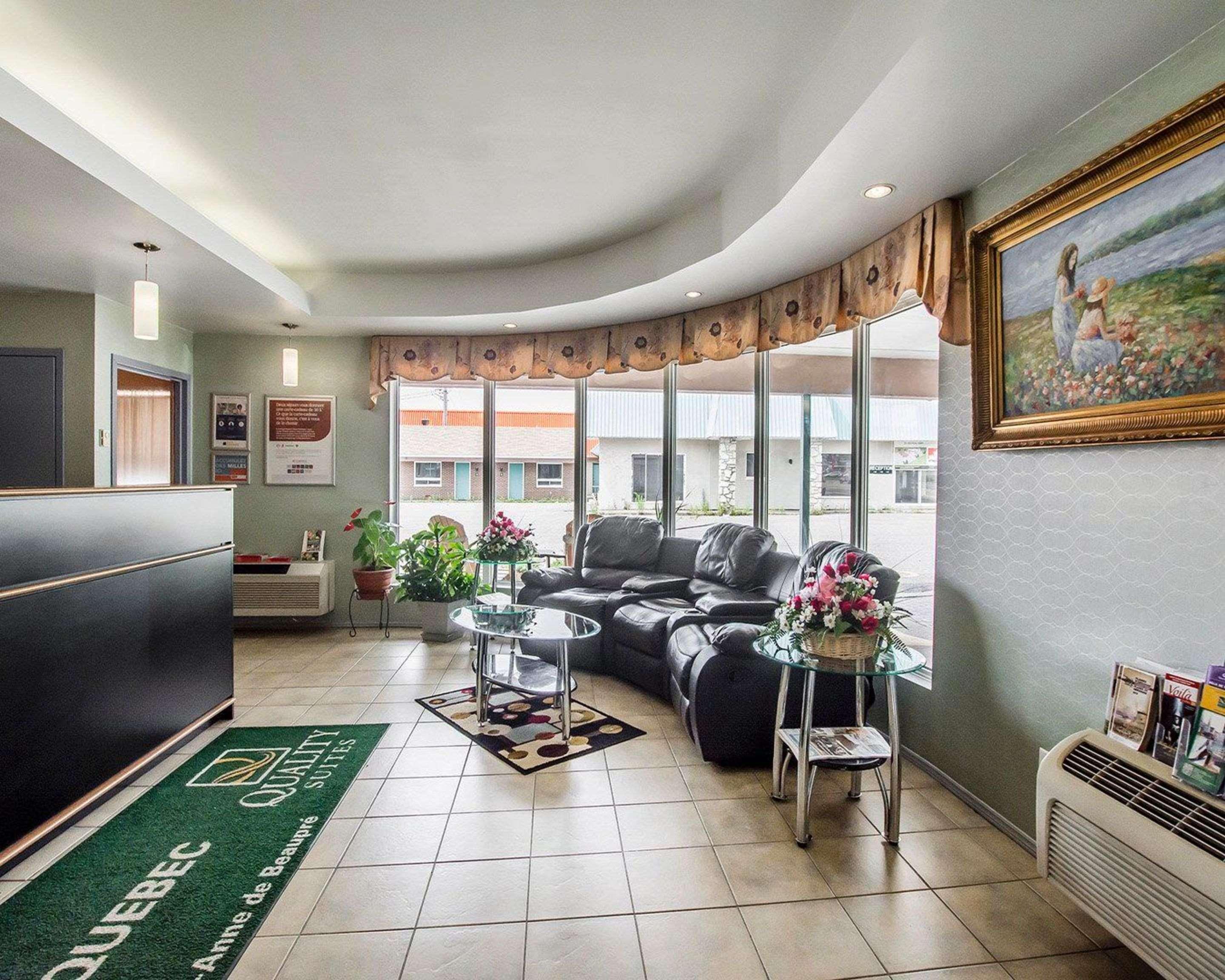 Quality Suites Sainte-Anne-de-Beaupré Exterior photo